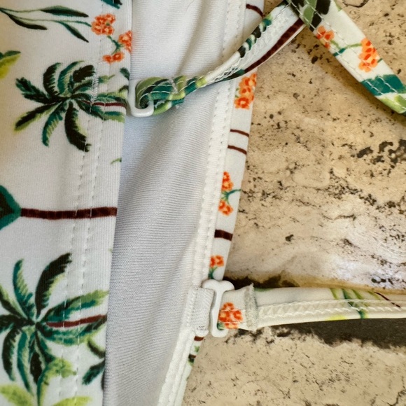 New with Tags Old Navy 2 piece swimsuit /bathing suit! NOTE: Top is XXL … - Picture 7 of 7